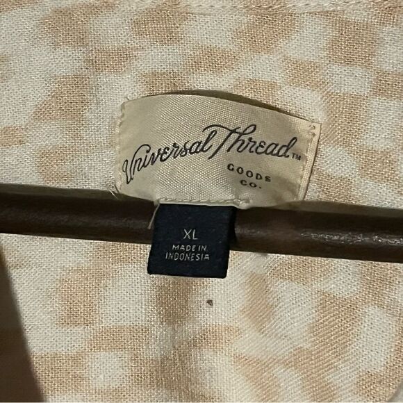 Women's Universal Thread Tan & White Short Sleeve Button Down Shirt - Picture 6 of 7